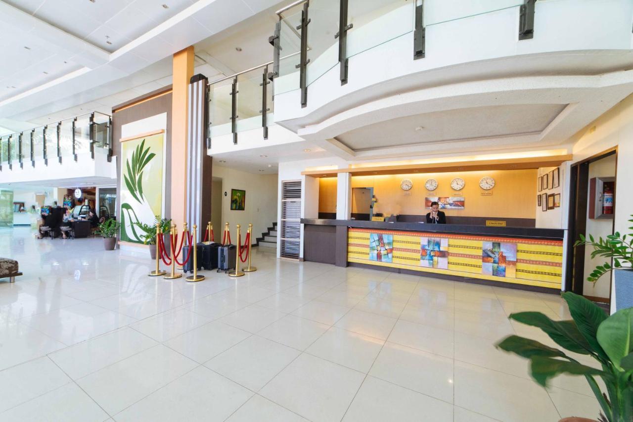 فندق Reddoorz Premium @ The Ritz Garden Oases Davao City المظهر الخارجي الصورة