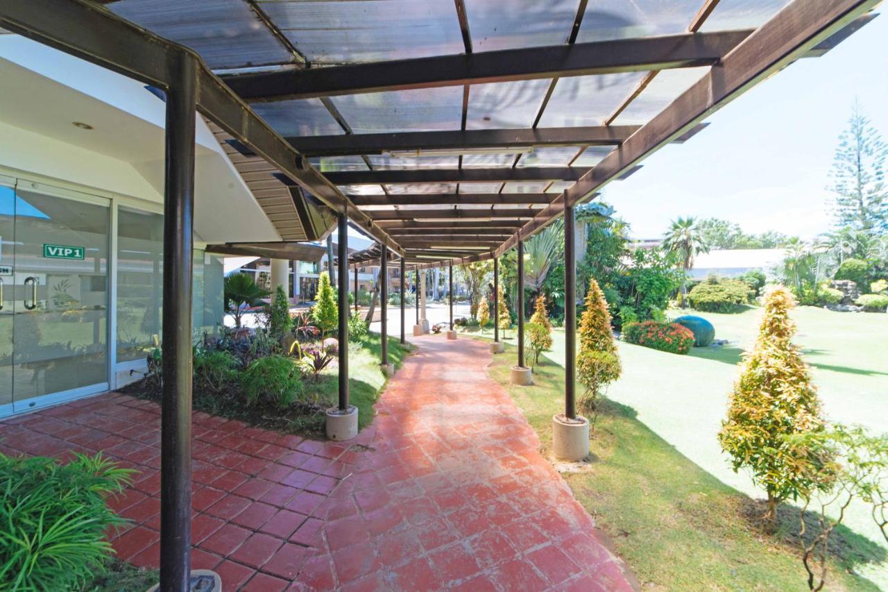 فندق Reddoorz Premium @ The Ritz Garden Oases Davao City المظهر الخارجي الصورة
