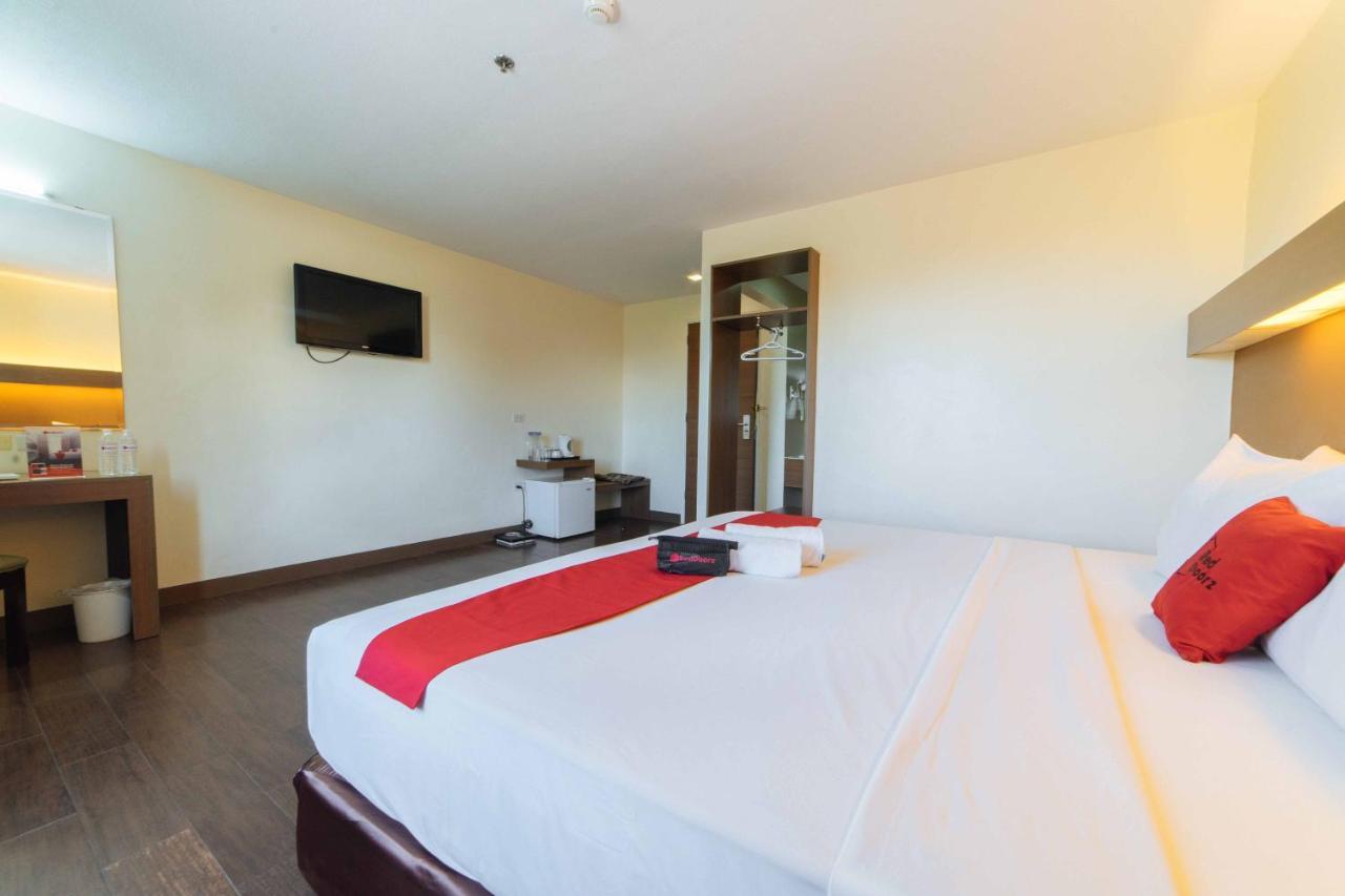 فندق Reddoorz Premium @ The Ritz Garden Oases Davao City المظهر الخارجي الصورة