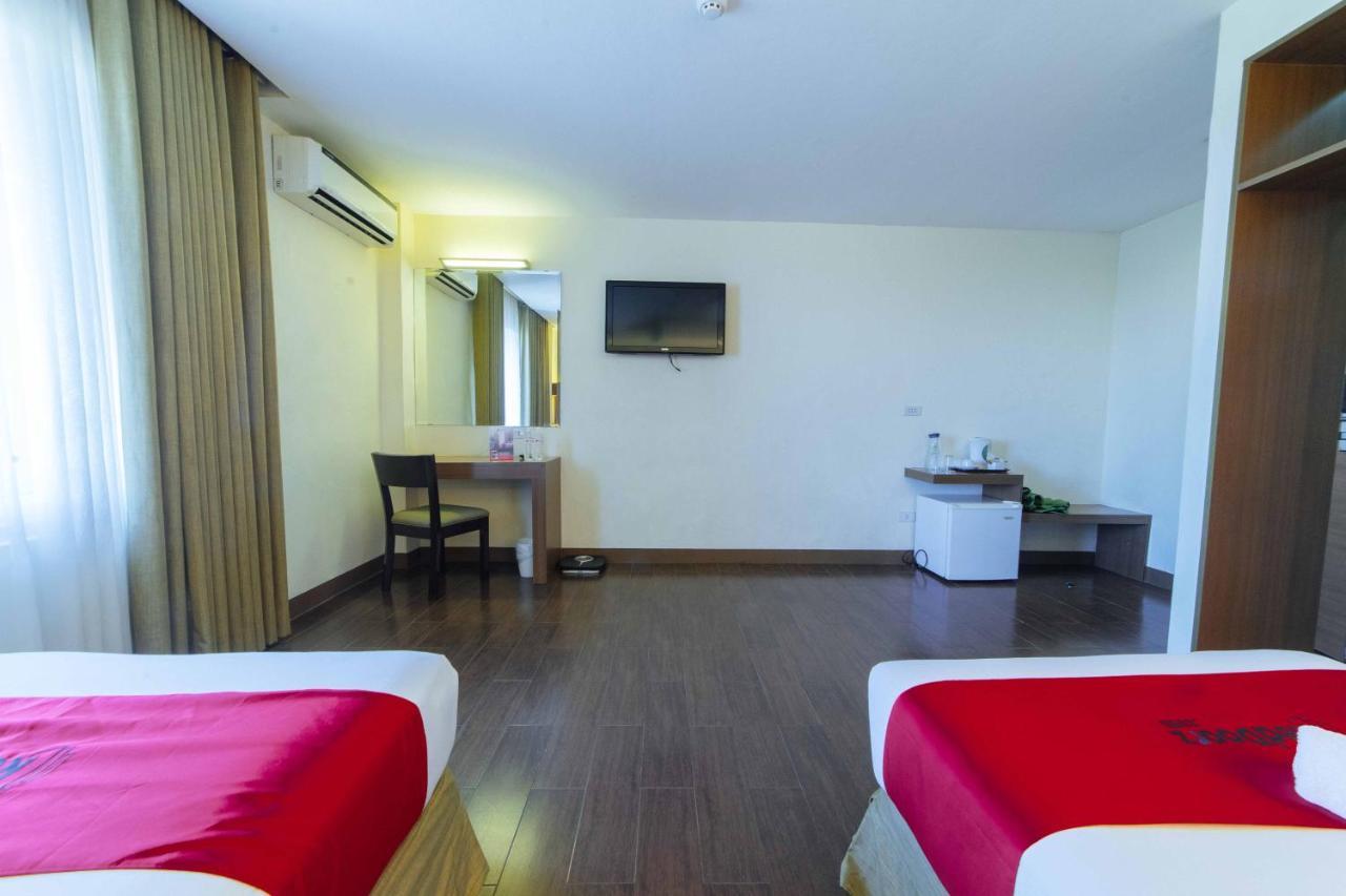 فندق Reddoorz Premium @ The Ritz Garden Oases Davao City المظهر الخارجي الصورة