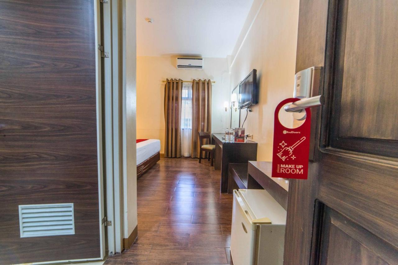 فندق Reddoorz Premium @ The Ritz Garden Oases Davao City المظهر الخارجي الصورة