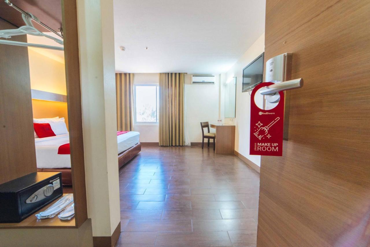 فندق Reddoorz Premium @ The Ritz Garden Oases Davao City المظهر الخارجي الصورة